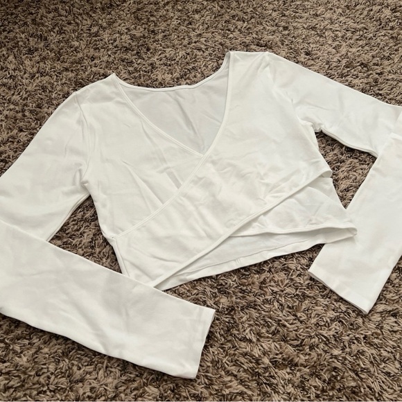 White Active Seamless Criss Cross Crop Top - Picture 5 of 12